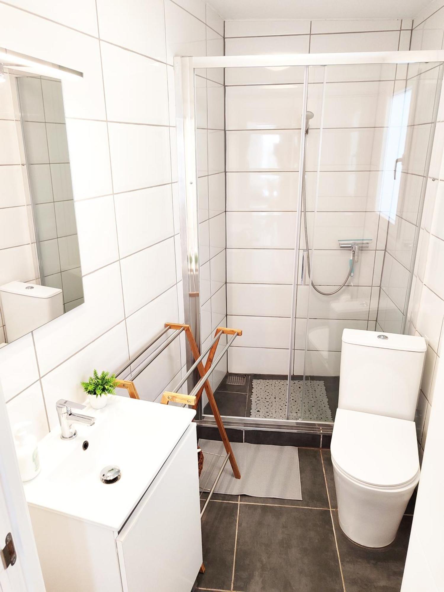 Bonito Estudio Con Patio Interior En Apartment